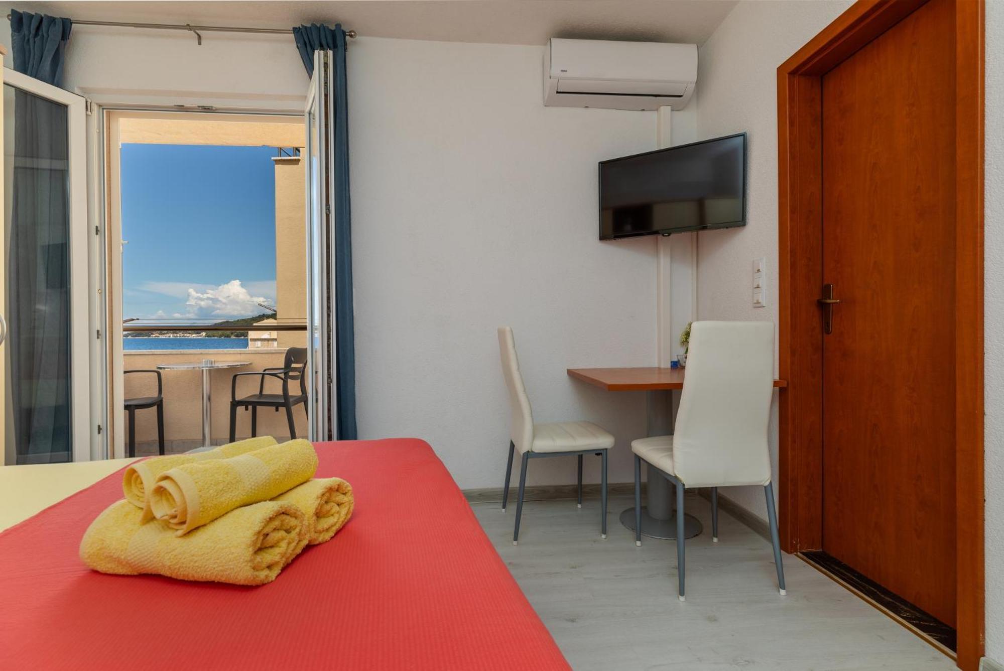 Apartments By The Sea Drasnice, Makarska - 6697 Kültér fotó