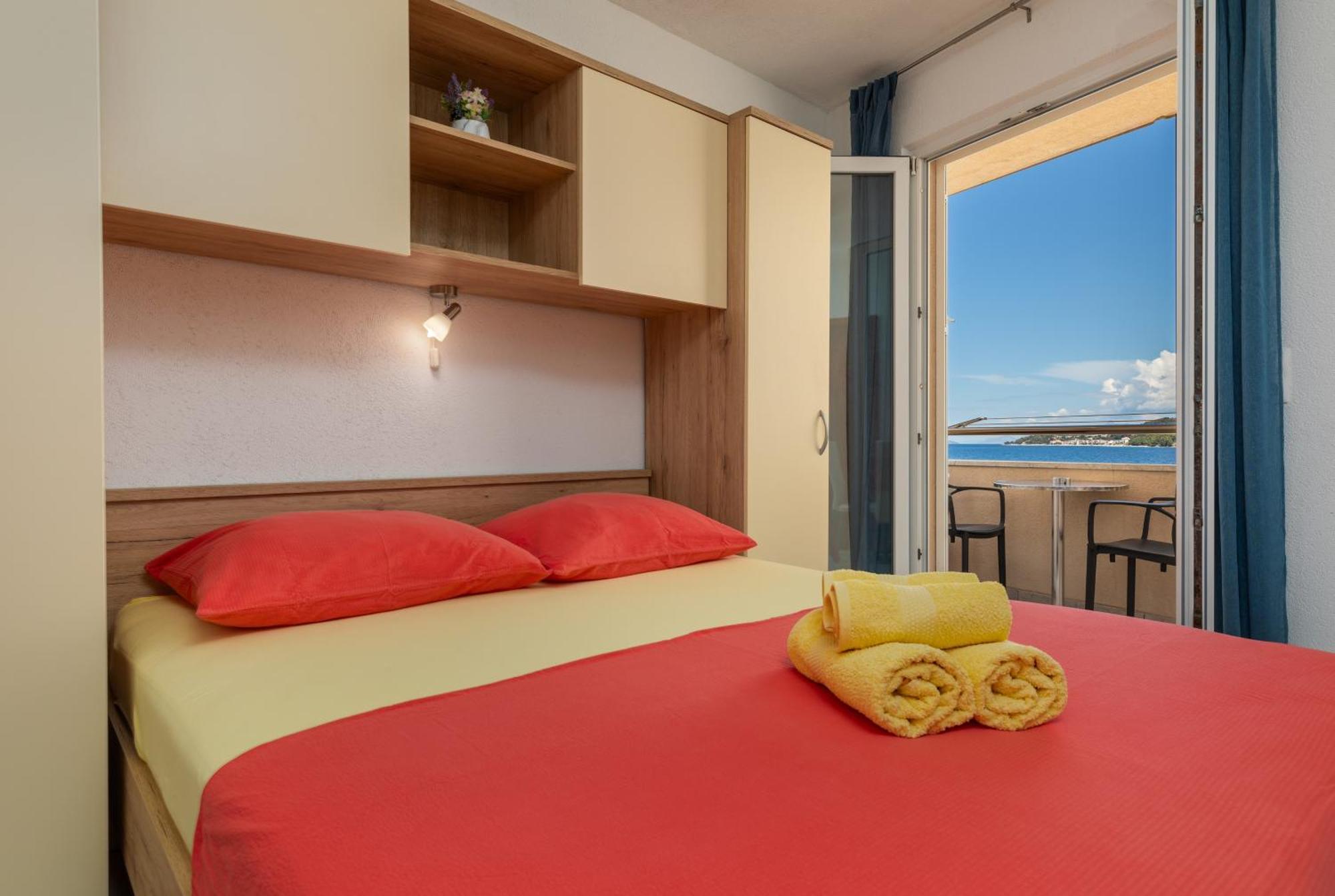 Apartments By The Sea Drasnice, Makarska - 6697 Kültér fotó