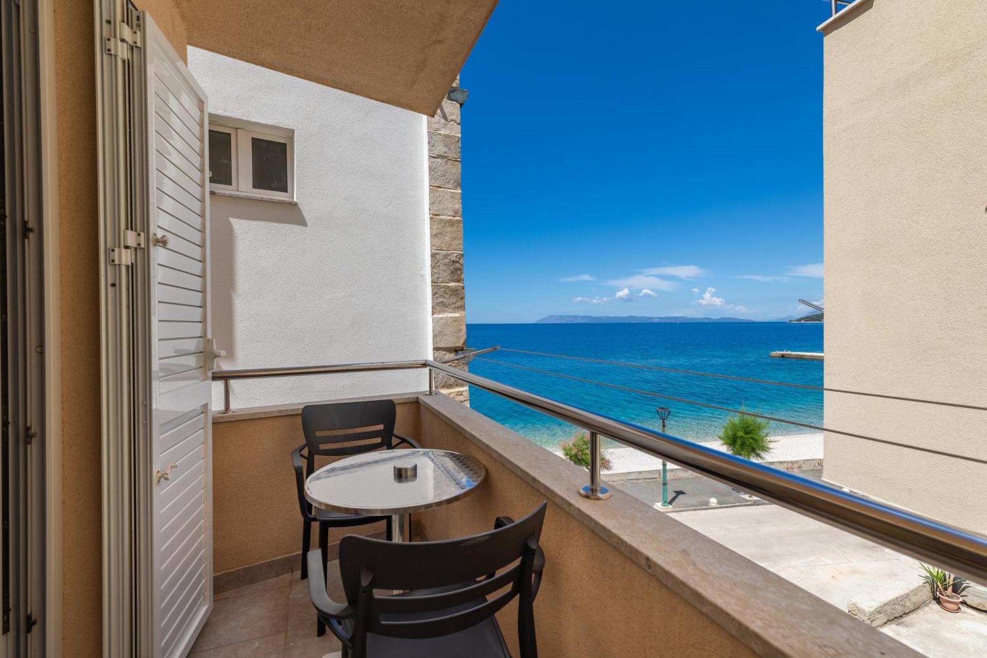 Apartments By The Sea Drasnice, Makarska - 6697 Kültér fotó