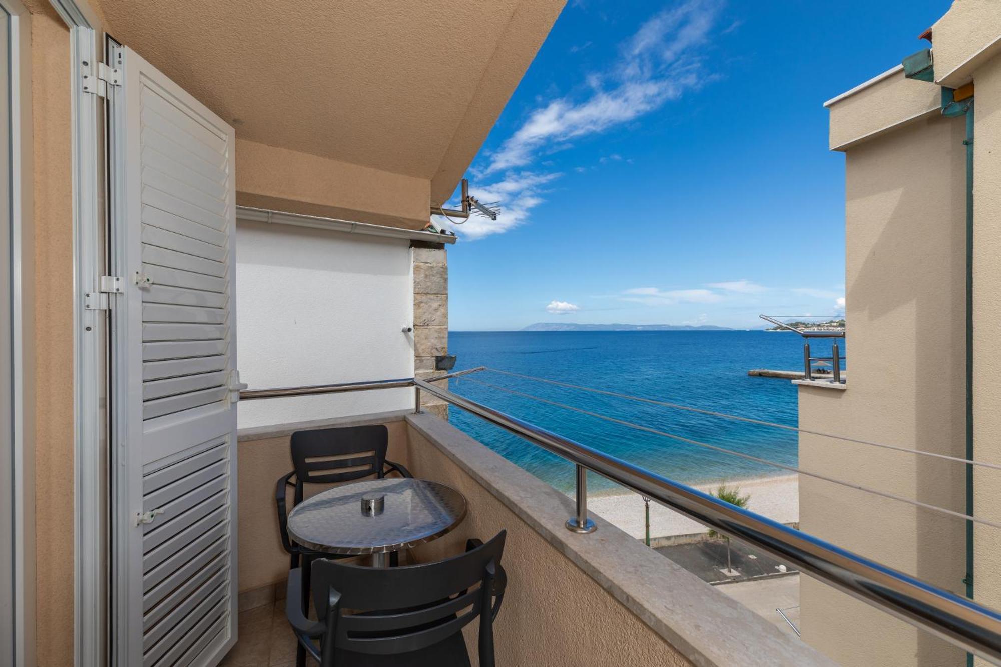 Apartments By The Sea Drasnice, Makarska - 6697 Kültér fotó
